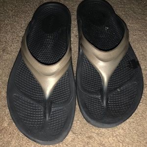 OEFOS sandals